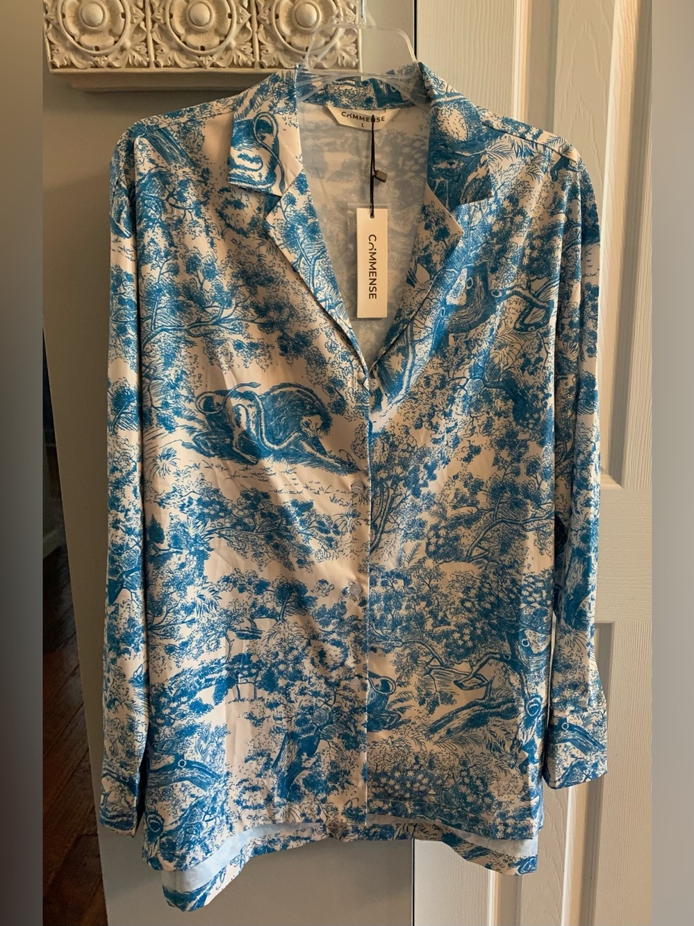 Commense Blue and Cream Button-Down Top NWT - L - Picture 3 of 9